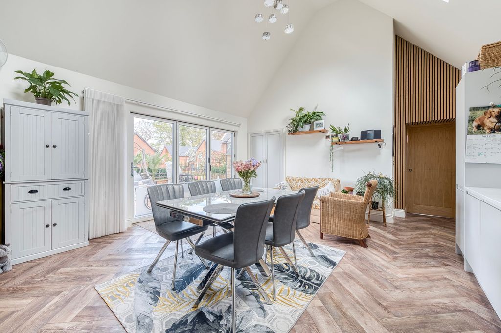 Property photo 3 of 23