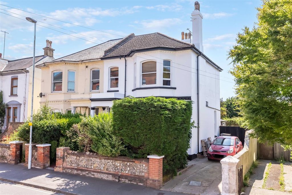 Property photo 1 of 21 Christchurch Rd-30.Jpg