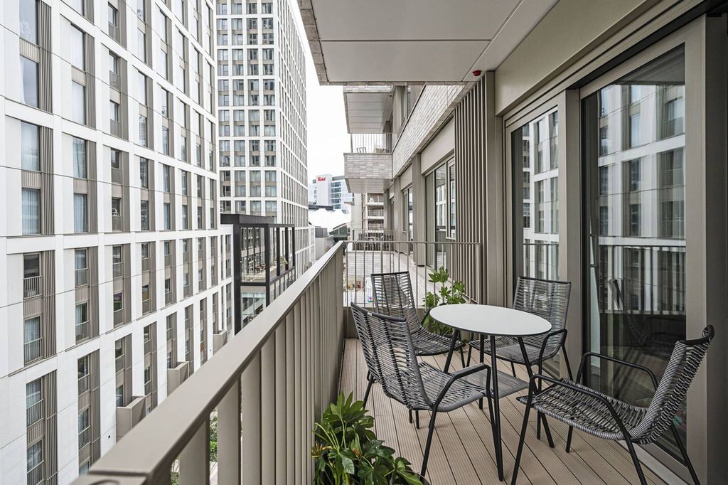 Property photo 2 of 34