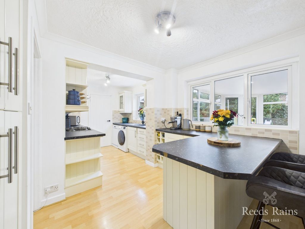 Property photo 3 of 31 Breakfast Kitchen