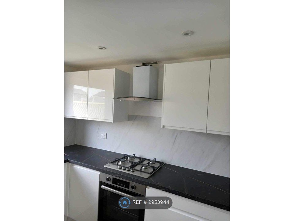 Property photo 1 of 6 Kitchen