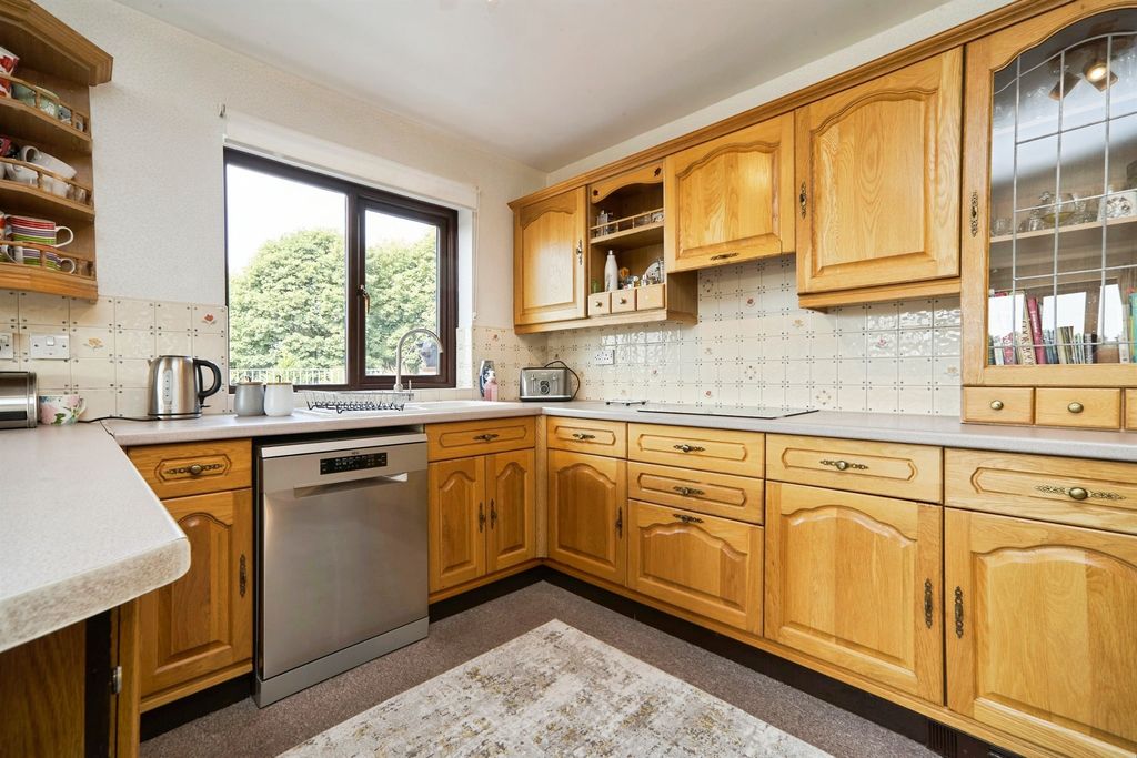 Property photo 3 of 27
