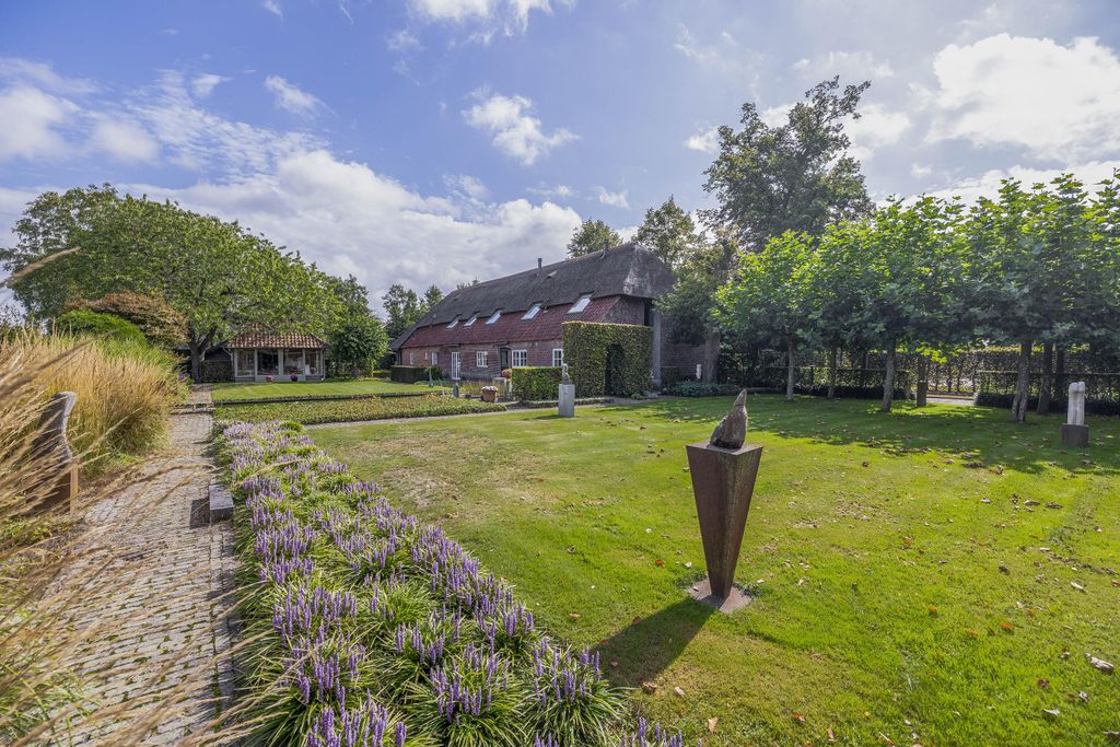 Property photo 3 of 118