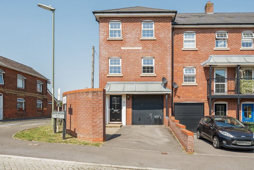 Property photo 1 of 12 External