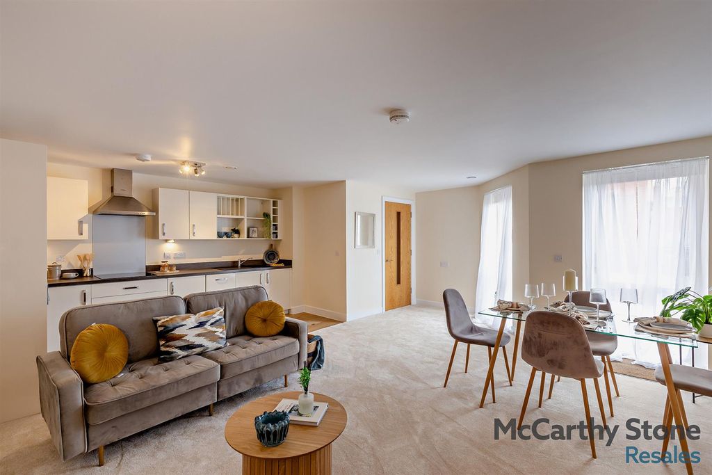 Property photo 2 of 40 8696361-Interior05-800.Jpg