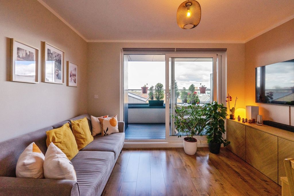 Property photo 2 of 15 Pbox-Img.Jpg