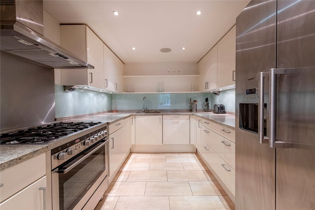 Property photo 3 of 5 Kitchen