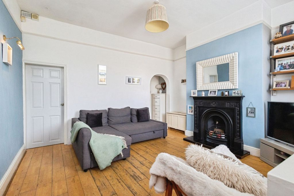 Property photo 3 of 17 Pbox-Img.Jpg