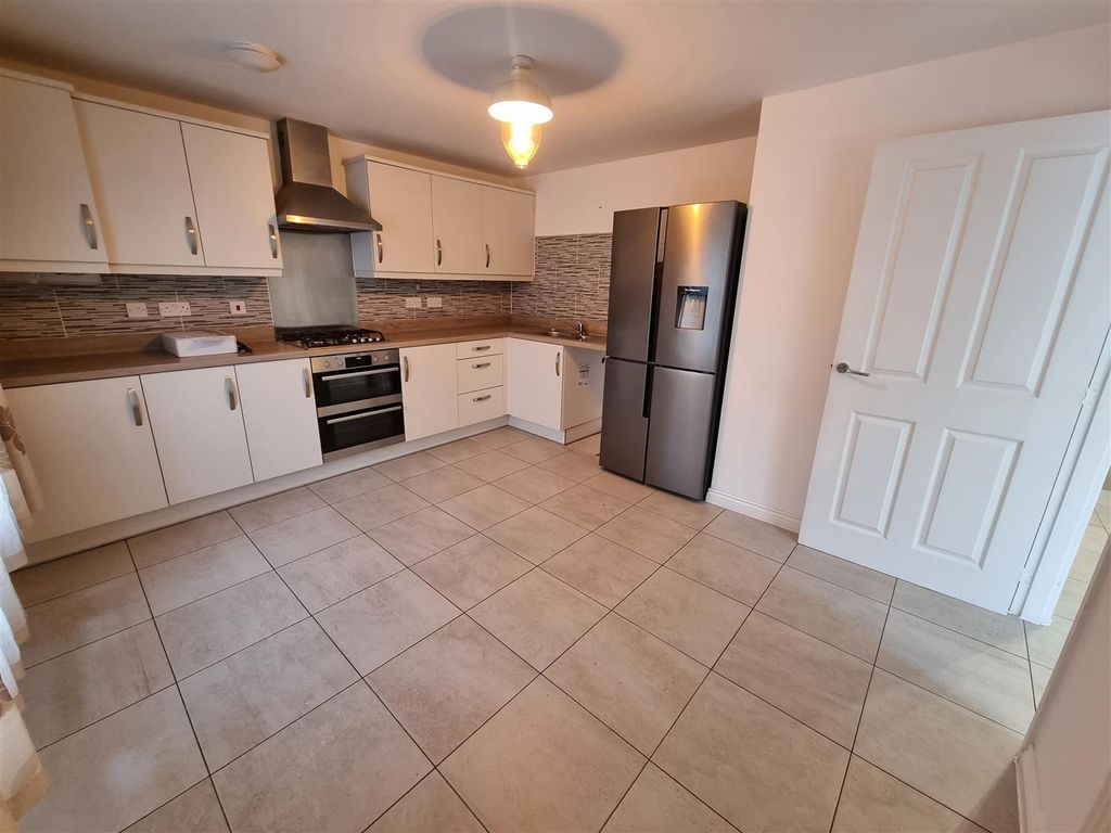 Property photo 2 of 25 11639.Jpg