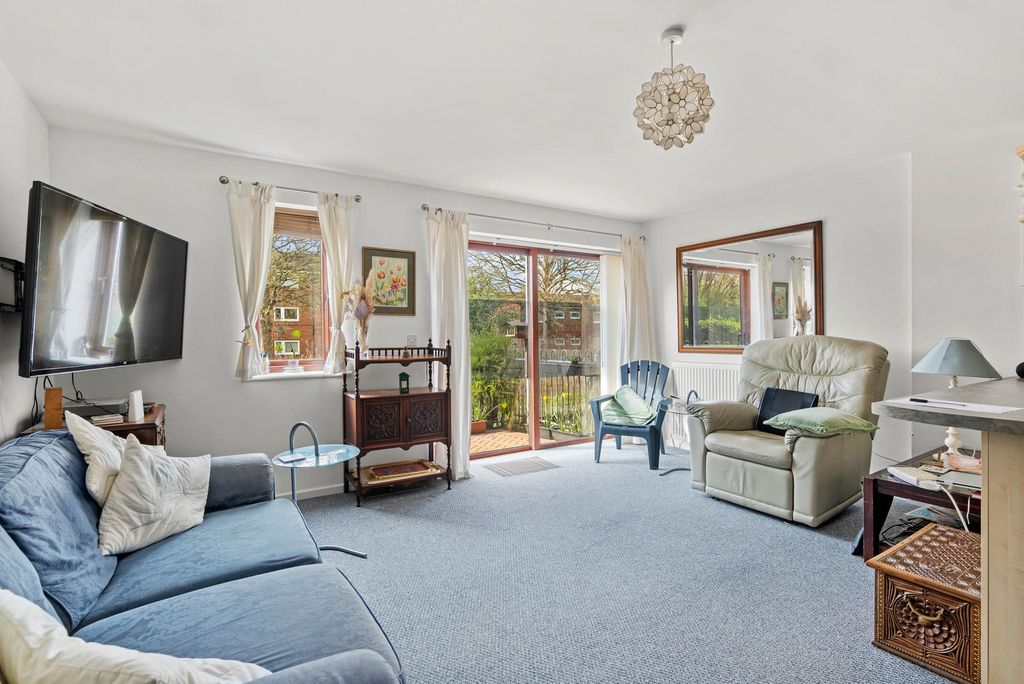 Property photo 2 of 8