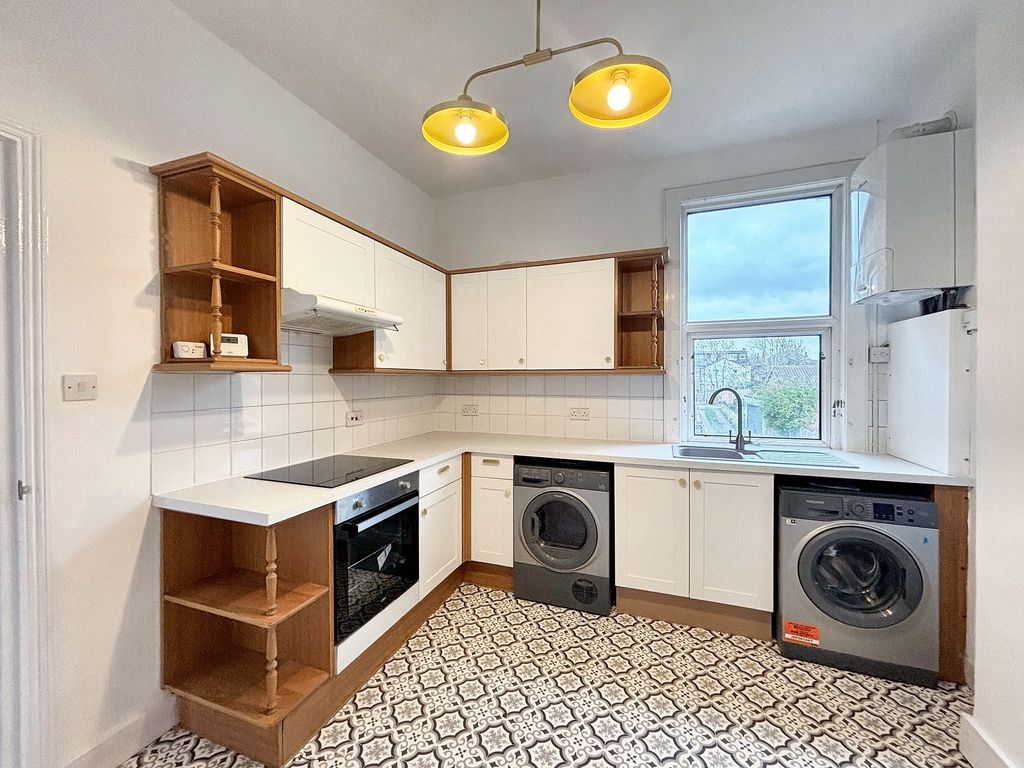 Property photo 3 of 5 Kitchen