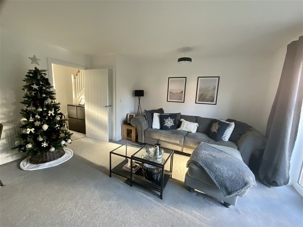 Property photo 2 of 9 Lounge