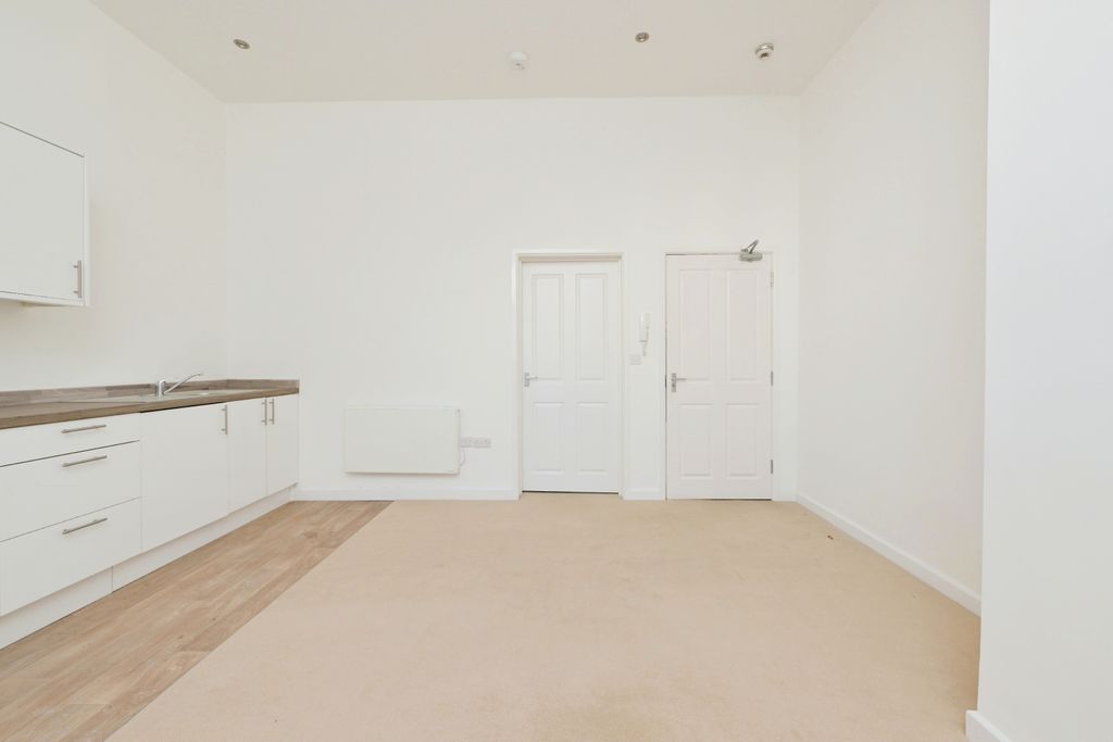 Property photo 3 of 15 Kitchen