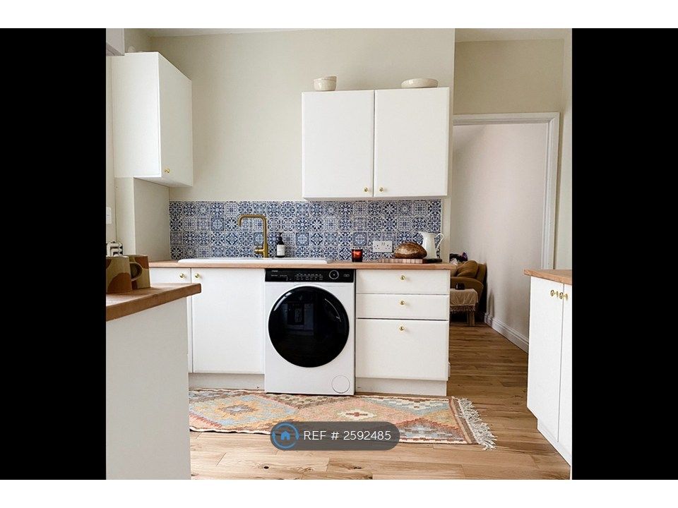 Property photo 1 of 17 Kitchen 1