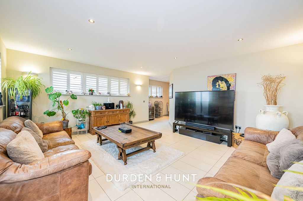 Property photo 3 of 32