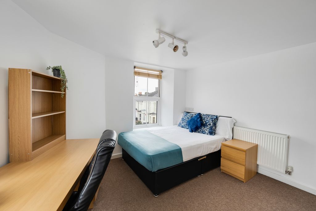 Property photo 3 of 27