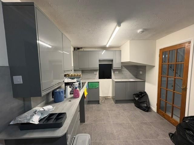 Property photo 3 of 18 Kitchen.Jpg