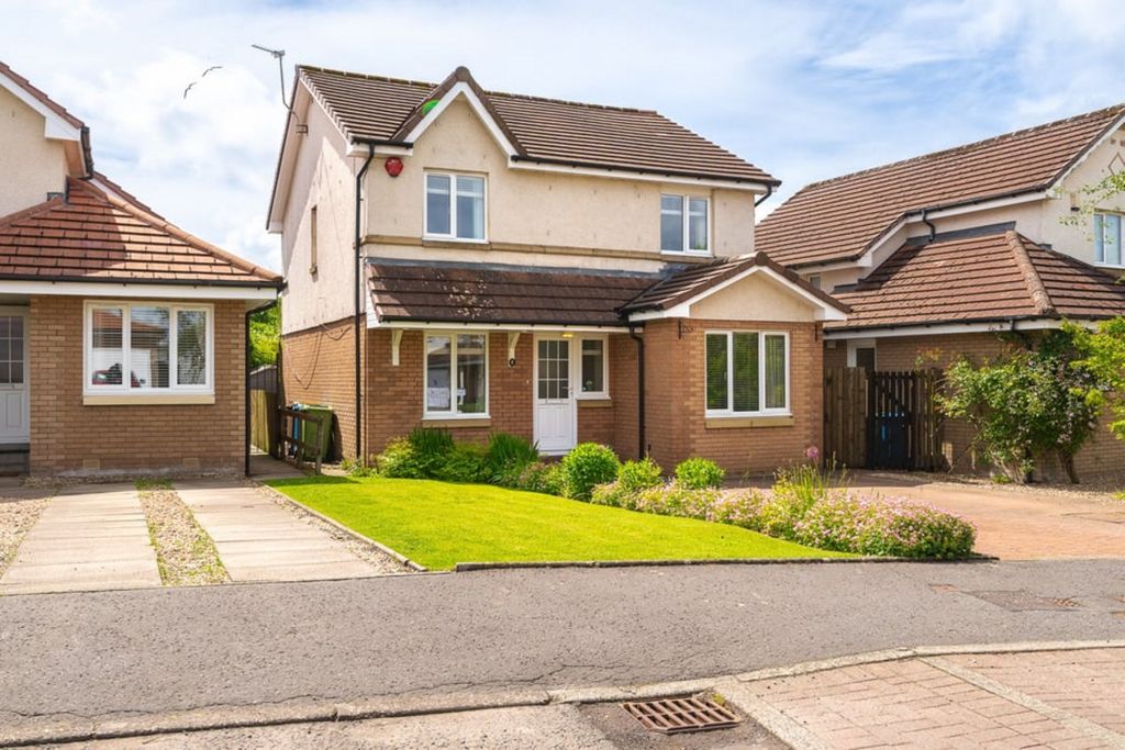 Property photo 1 of 32