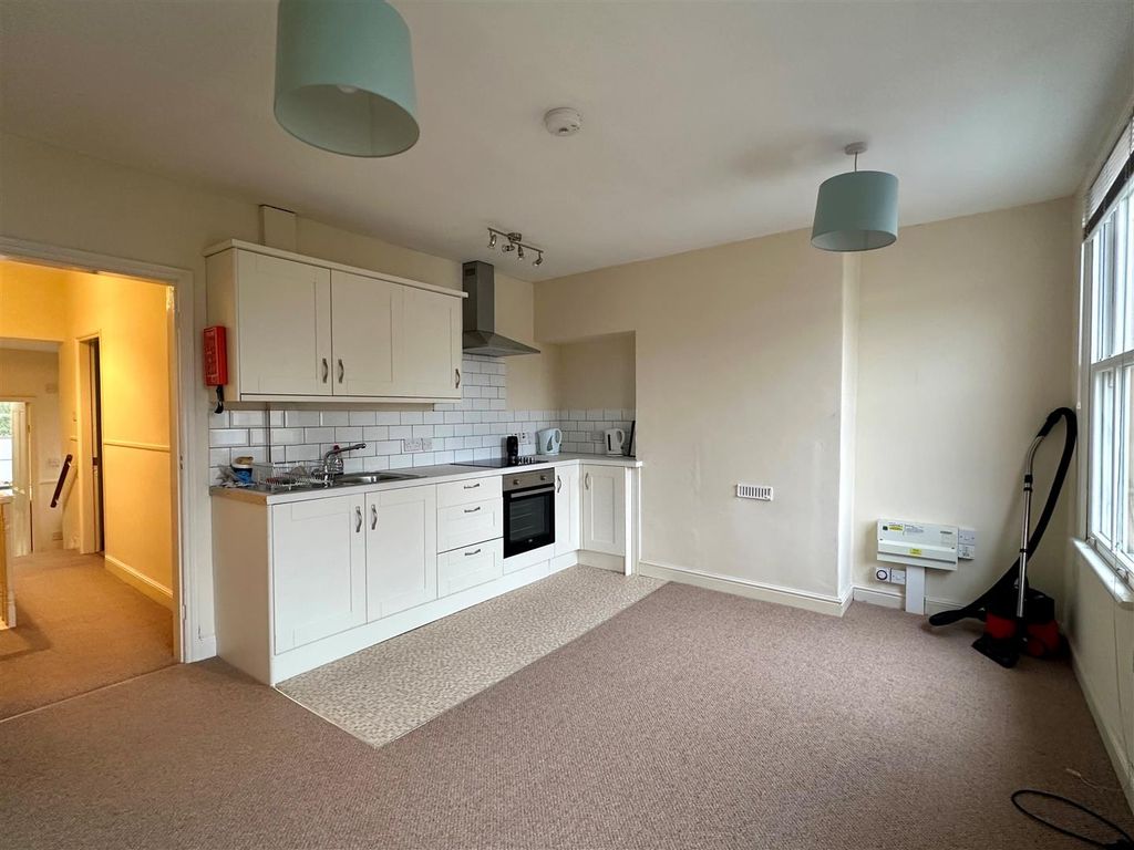 Property photo 2 of 7 10 Scarcroft 4.Jpg