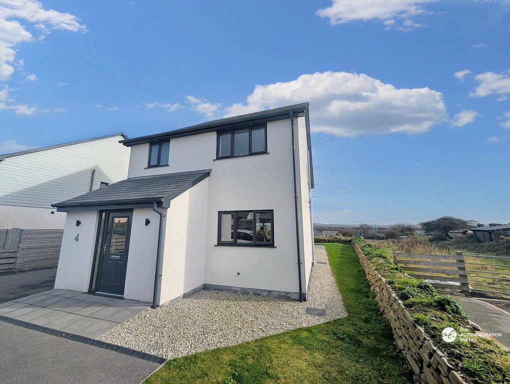 Property photo 1 of 11 Front (Exterior)