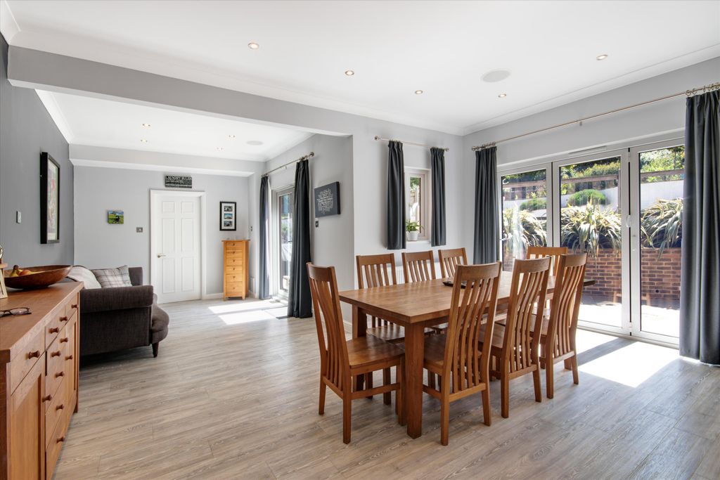 Property photo 3 of 28 Image