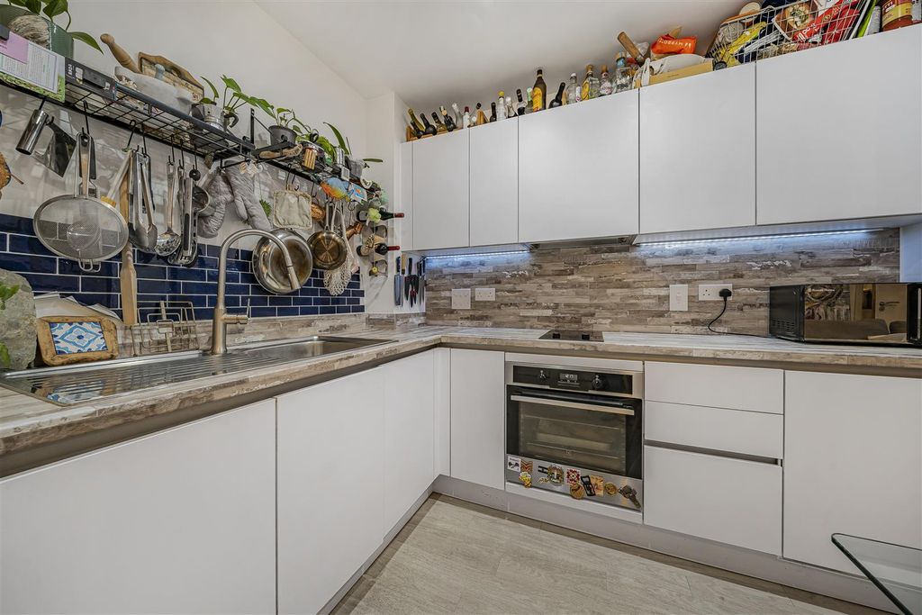 Property photo 3 of 12 Nyland Court