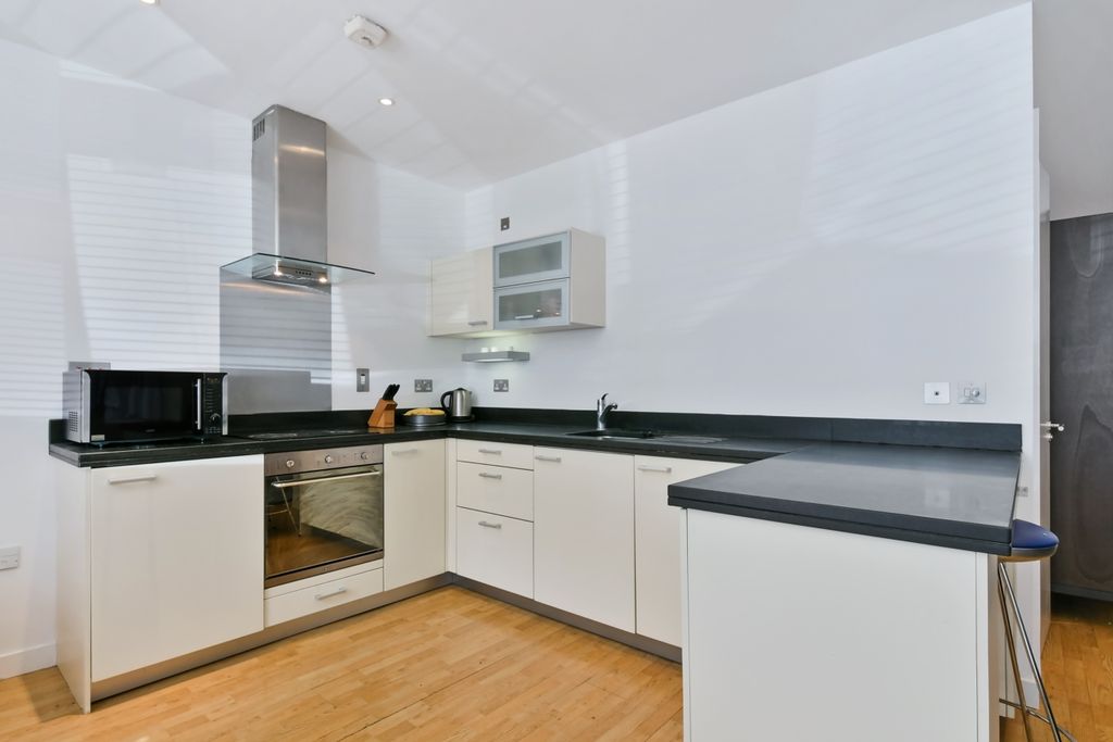 Property photo 3 of 7 Kitchen