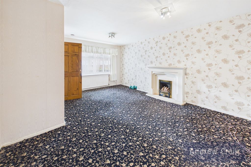 Property photo 2 of 10 Lounge