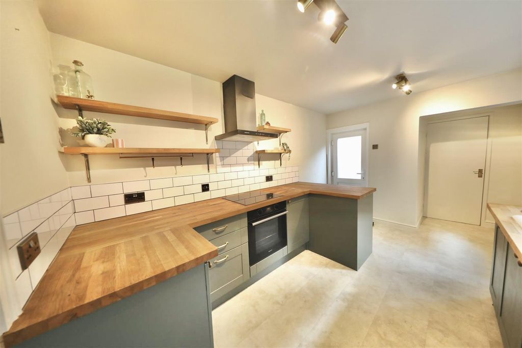 Property photo 3 of 22 Kitchen