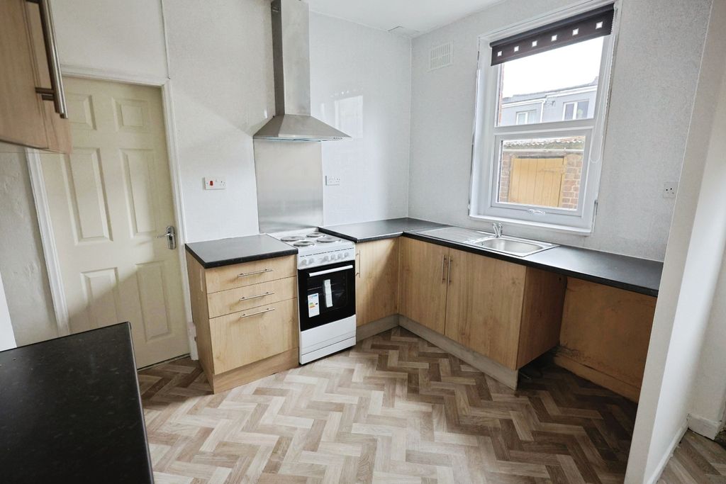 Property photo 3 of 10 Pbox-Img.Jpg