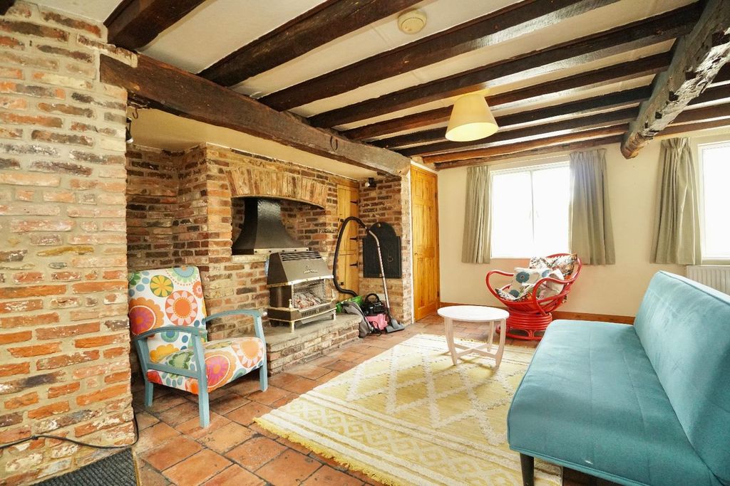 Property photo 2 of 10 Living Room