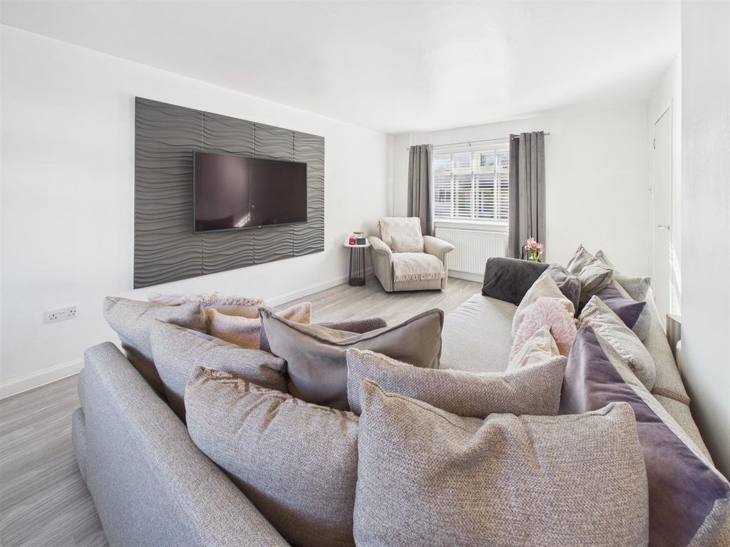 Property photo 3 of 16 Cam03782G0-Pr0270-Still013_Alt.Jpg