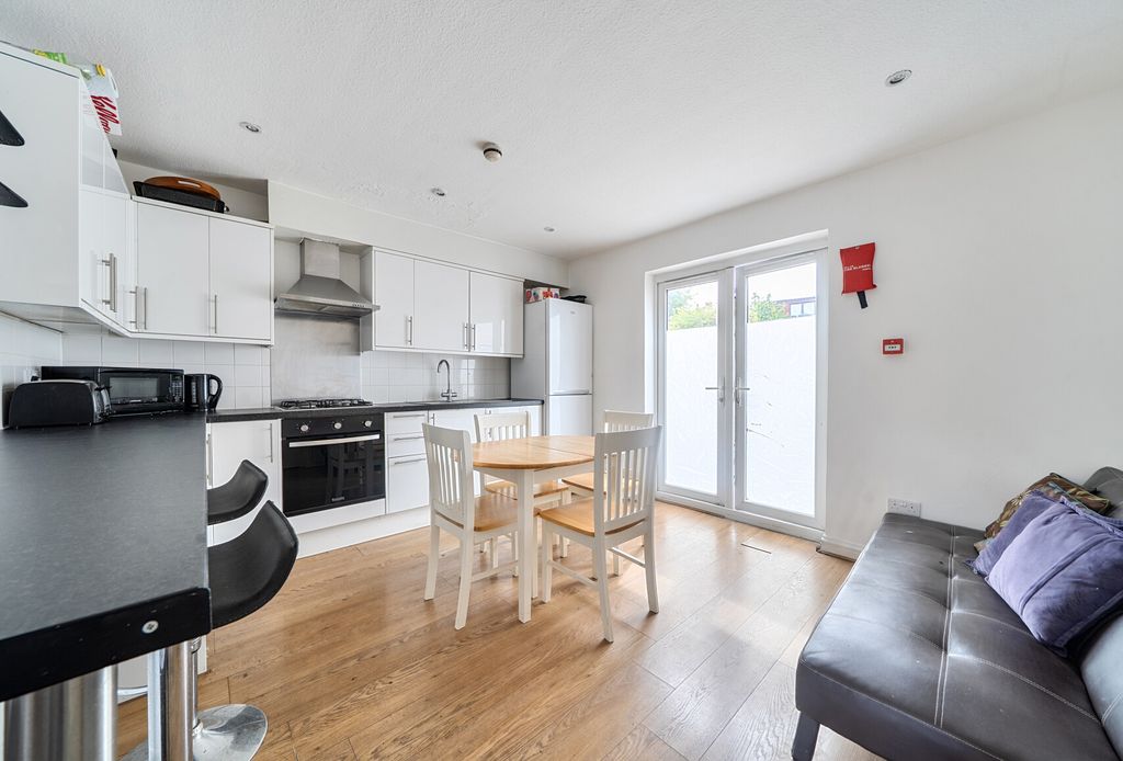 Property photo 2 of 25 1509590-4-6A85811...