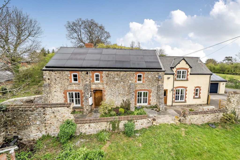 Property photo 1 of 28 .