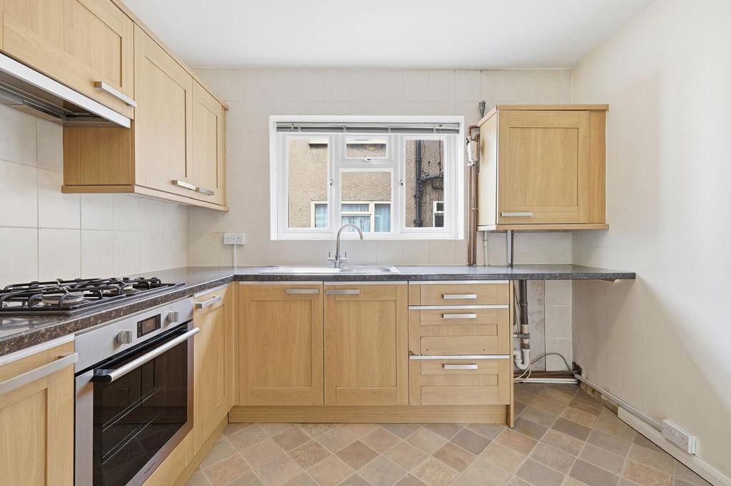 Property photo 3 of 12 Kitchen