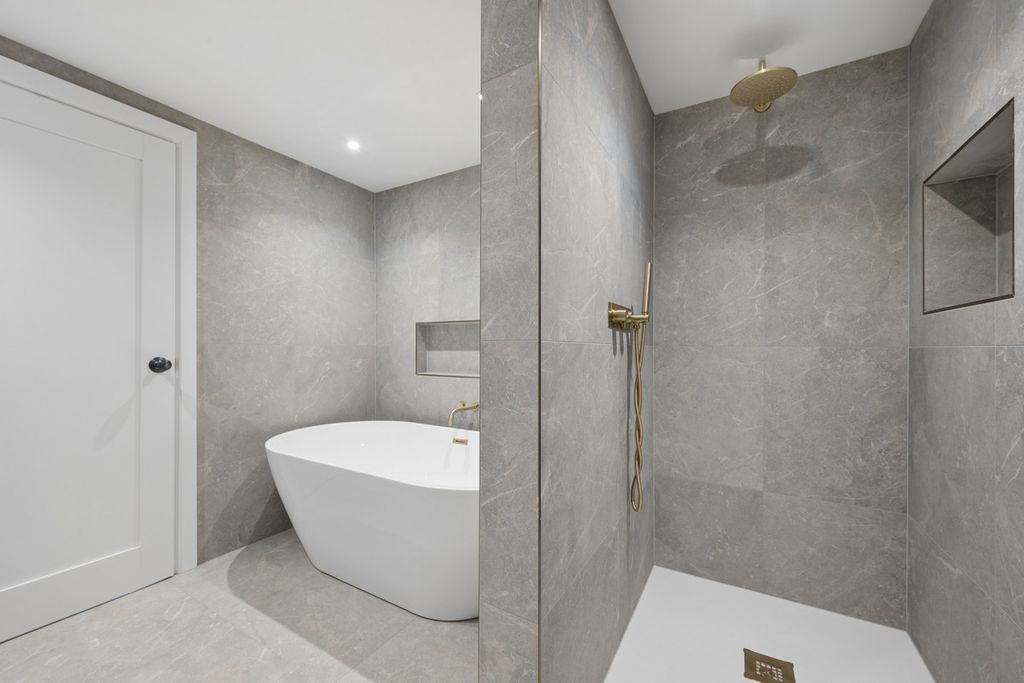 Additional image 20 of 7 bed detached house for saleAlwoodley Lane, Alwoodley, Leeds LS17