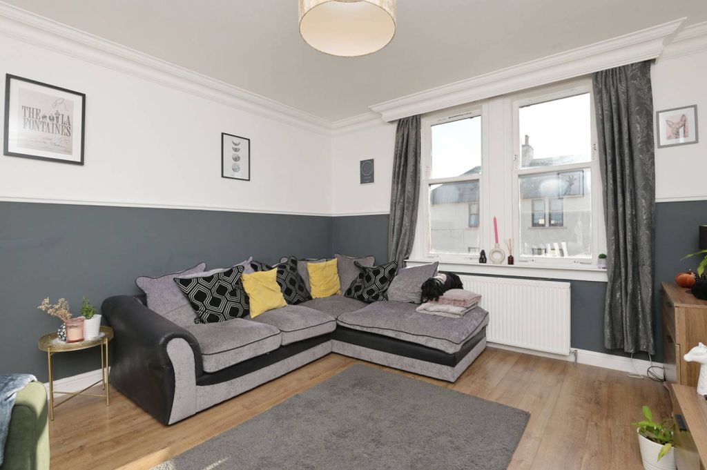 Property photo 2 of 25