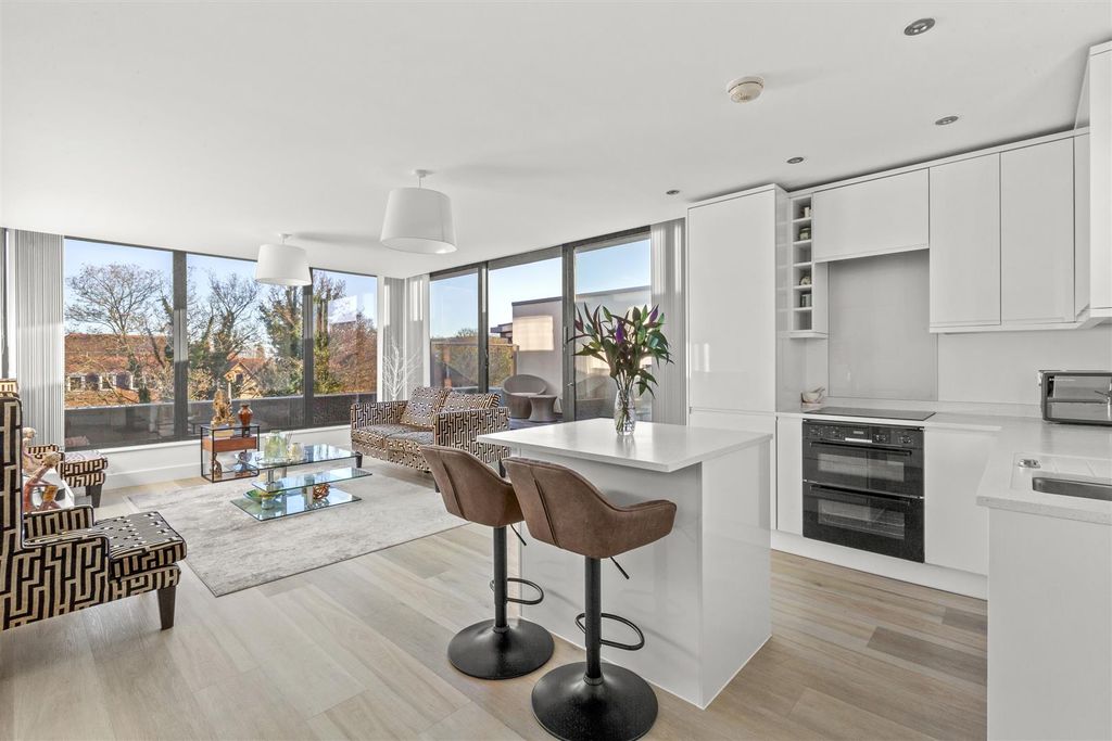 Property photo 3 of 18 Lounge/Diner