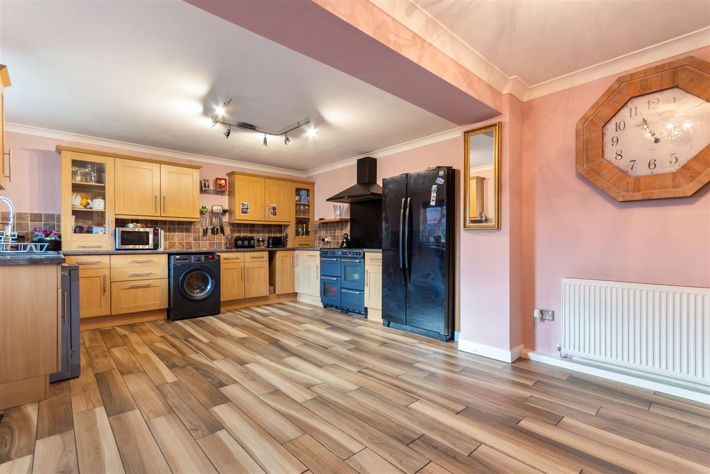 Property photo 2 of 16 Kitchen Diner