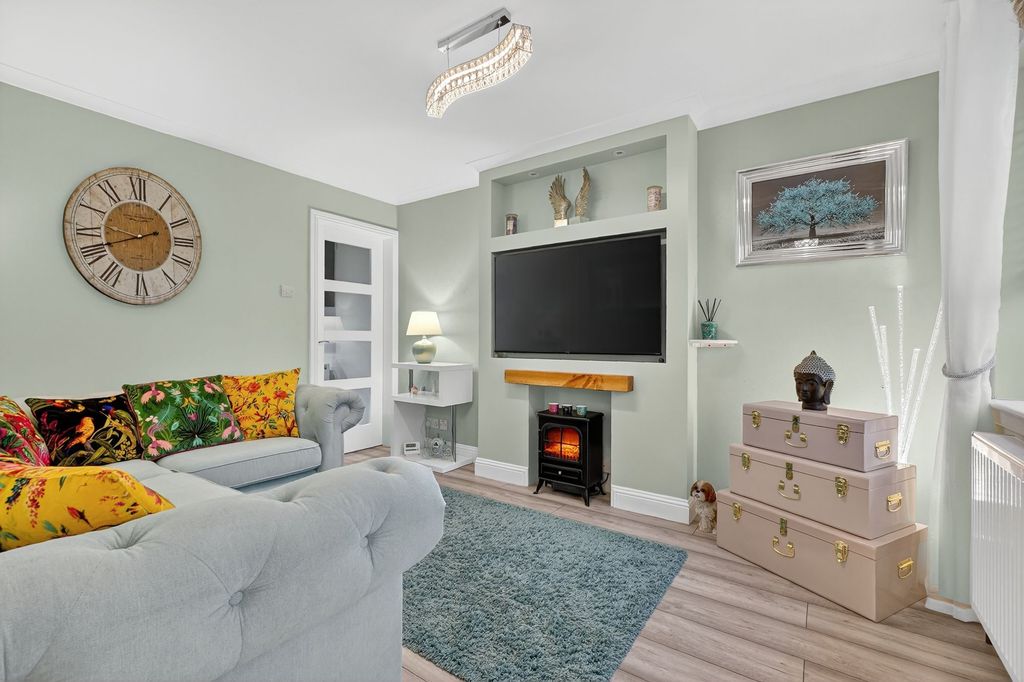 Property photo 2 of 20