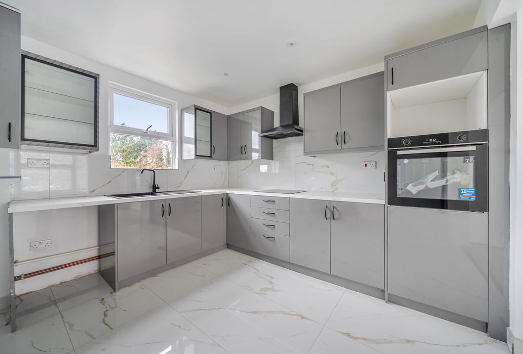 Property photo 2 of 20 1400305-8-69661c8...