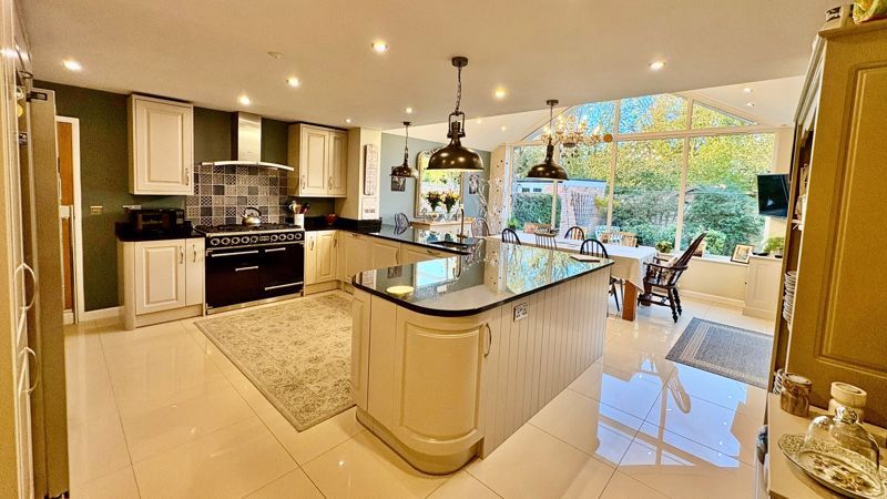 Property photo 3 of 19 Photo 6