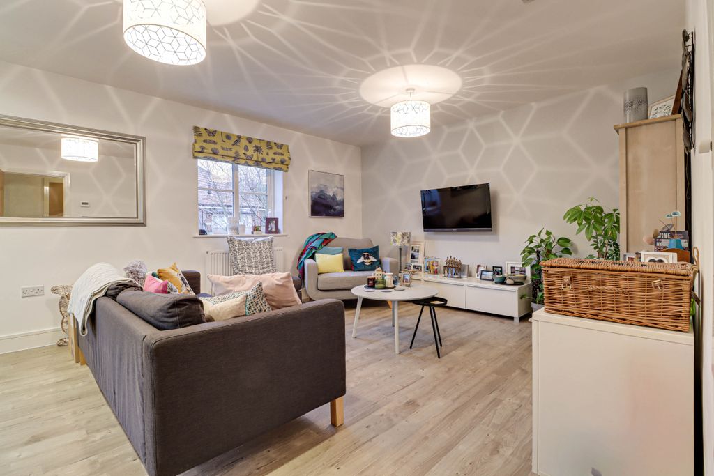 Property photo 2 of 10 Lounge