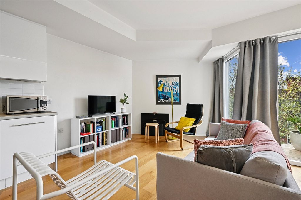 Property photo 1 of 14 Reception Room