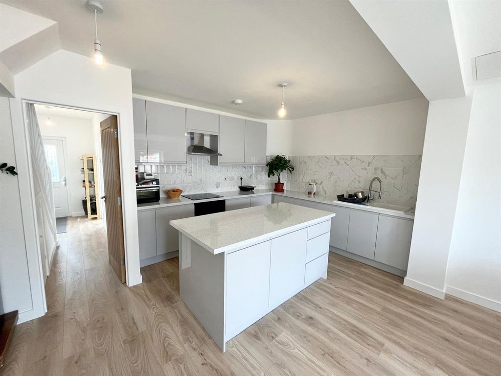 Property photo 3 of 14 Kitchen.Jpg