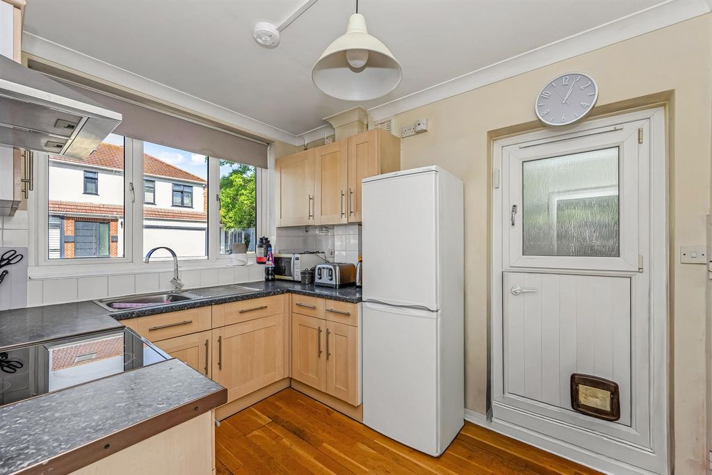 Property photo 3 of 18