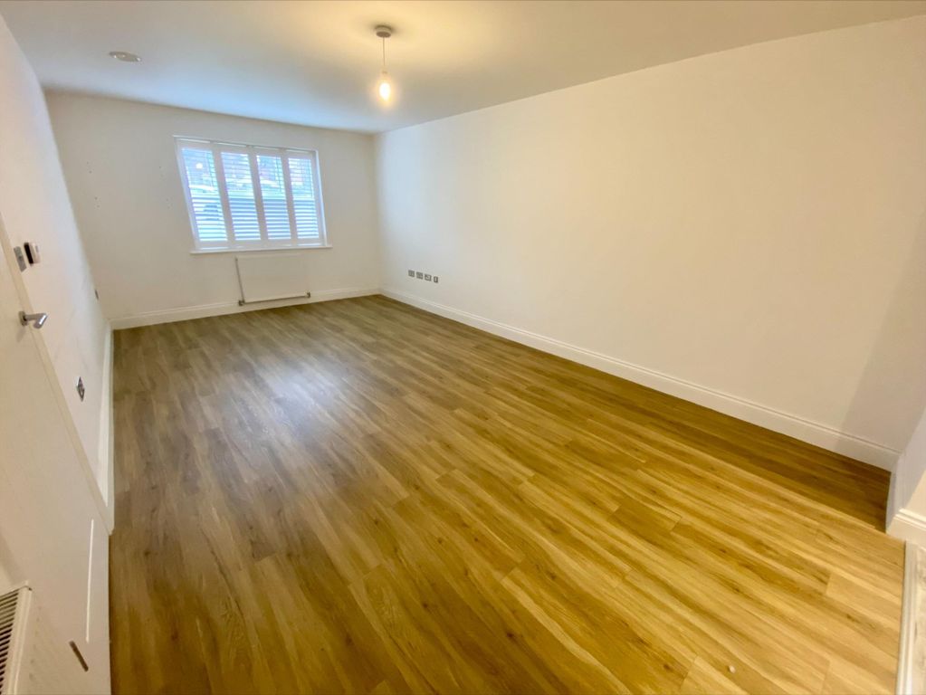 Property photo 3 of 10 Image