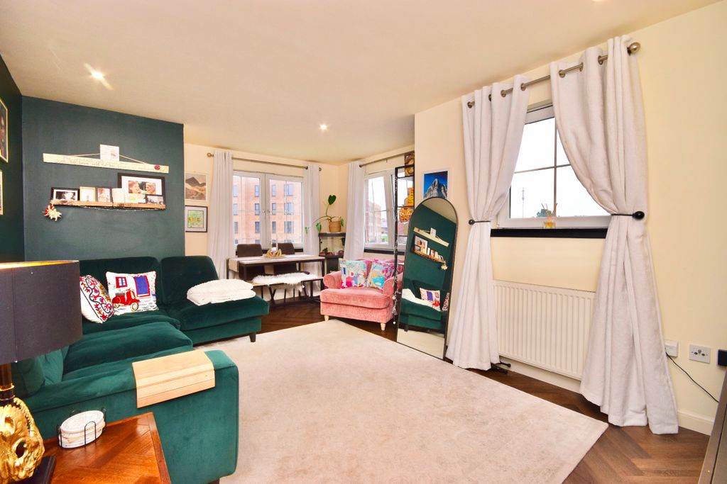 Property photo 2 of 28