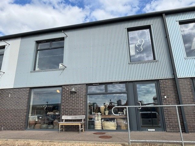 Property photo 1 of 7 Photo 8