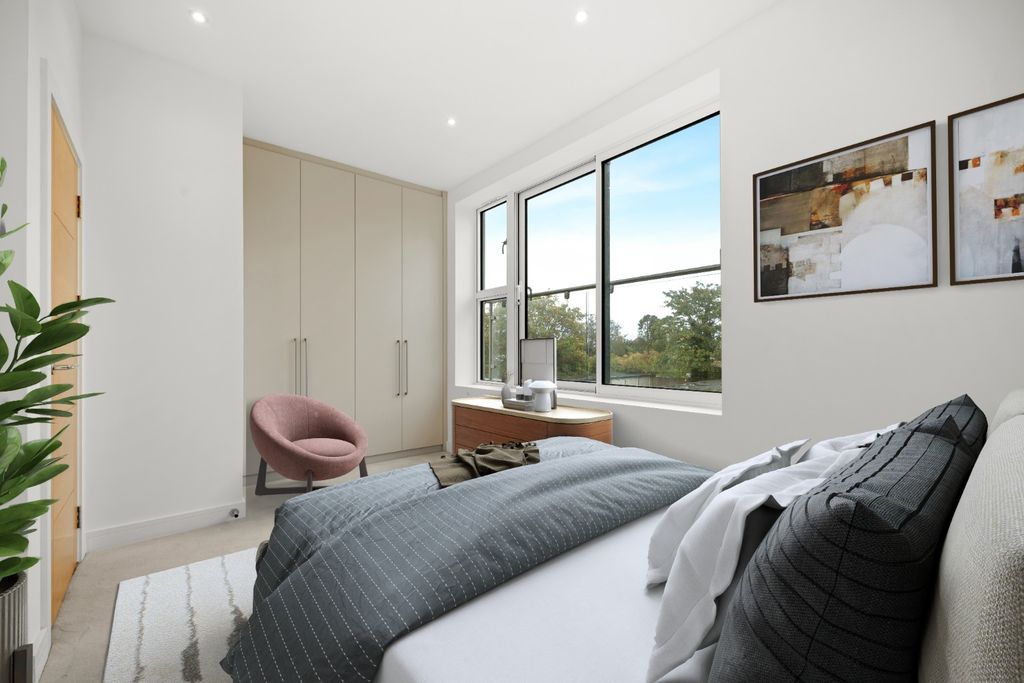 Property photo 2 of 8 4649242